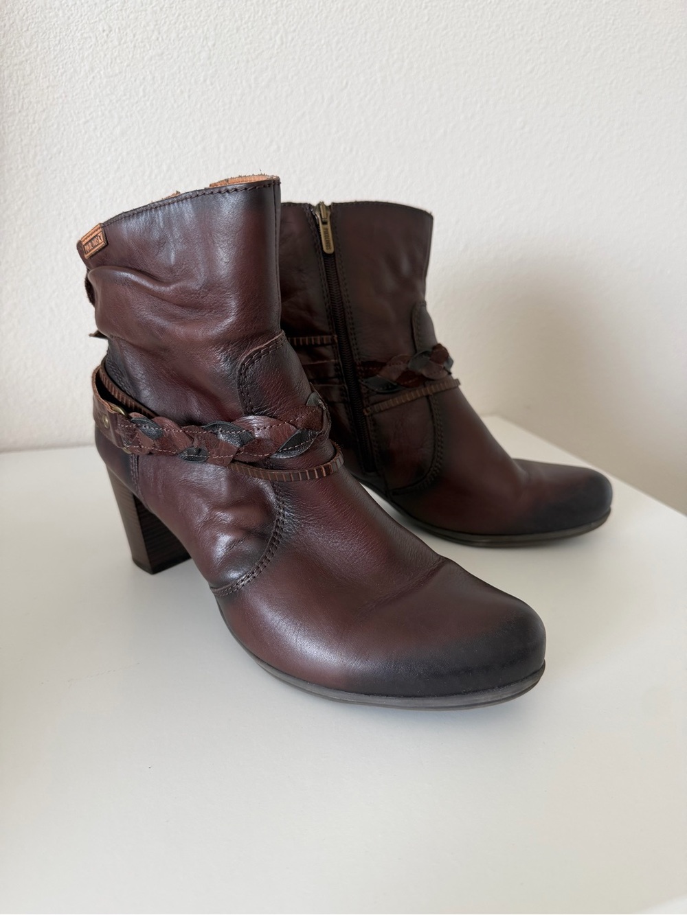 Pikolinos Women's Brown Leather Braided Strap Booties